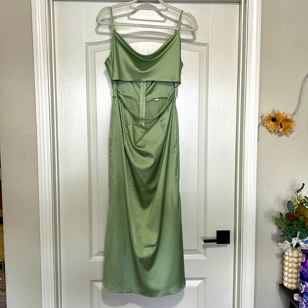 SPRING/ SUMMER GREEN FORMAL SILKY DRESS